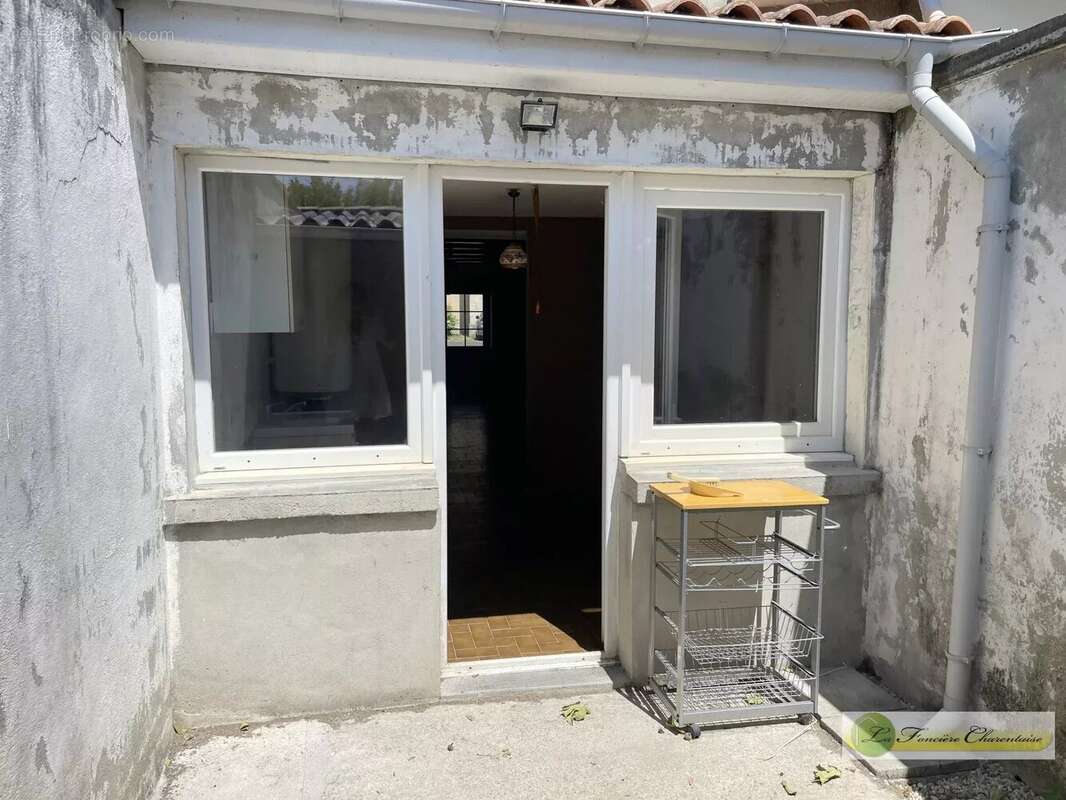 Maison 80 m² à Aigre  - photo 9
