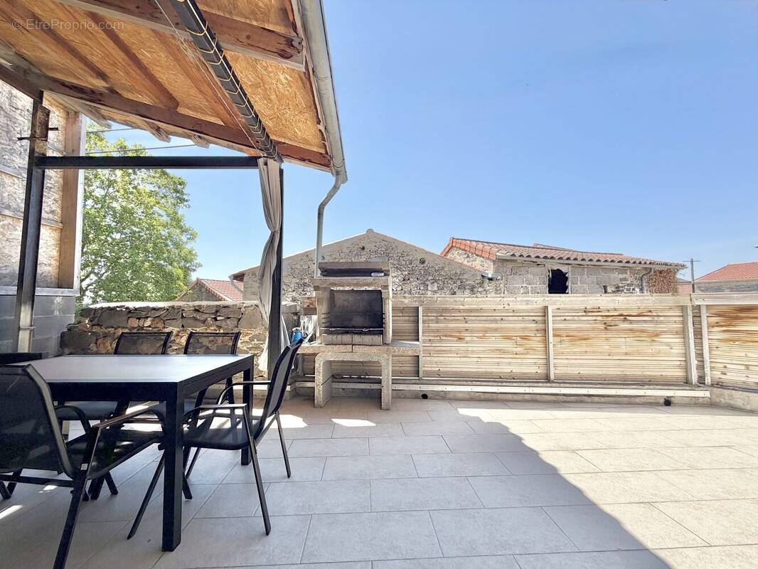 Maison à SAINT-BONNET-PRES-RIOM
