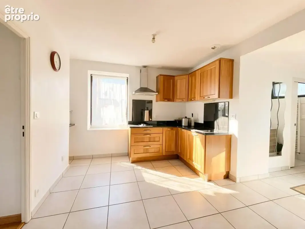 Maison 100 m² à Saint-Martin-Des-Champs  - photo 2