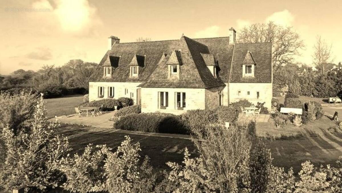 Photo 1 - Maison à LANDIVISIAU
