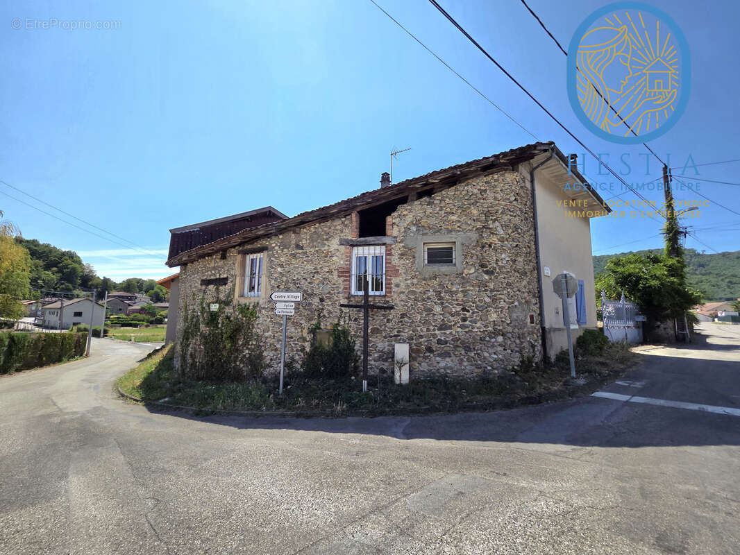 Beaucroissant, maison ancienne avec jardin - photo 16