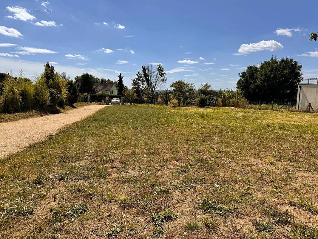 Terrain à SAINT-NOM-LA-BRETECHE