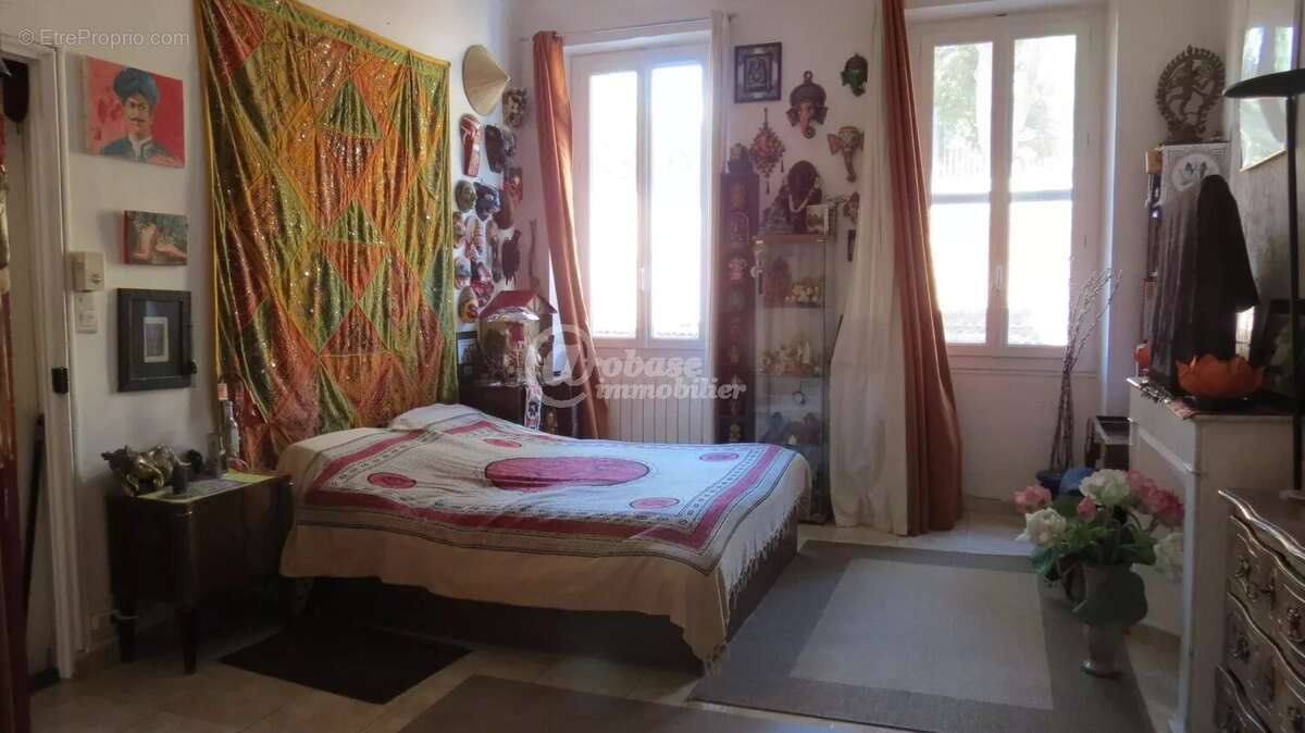 Appartement à MARSEILLE-3E