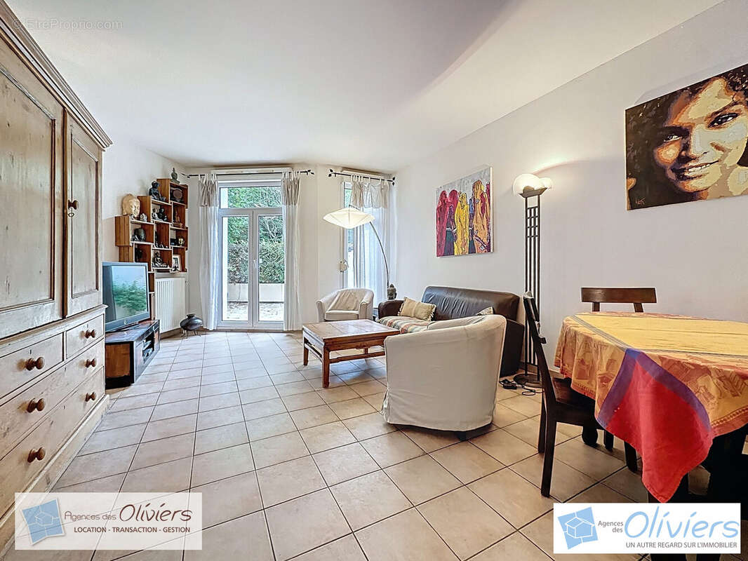 Appartement à VOISINS-LE-BRETONNEUX