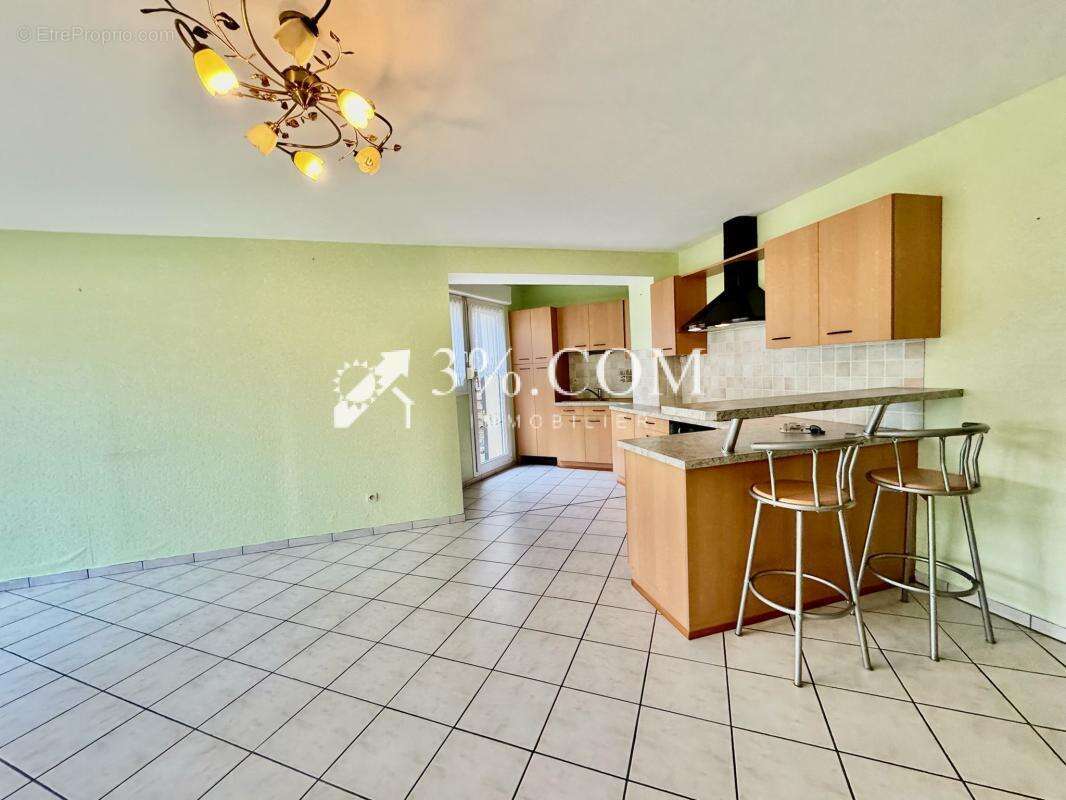3%COM Beau F3  avec jardin de 134m2 + double garage - photo 4