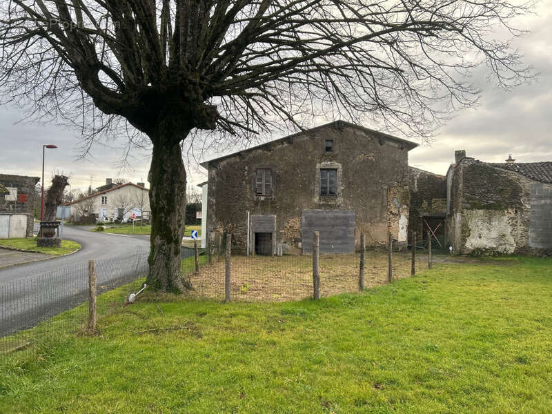Maison à CHANTECORPS