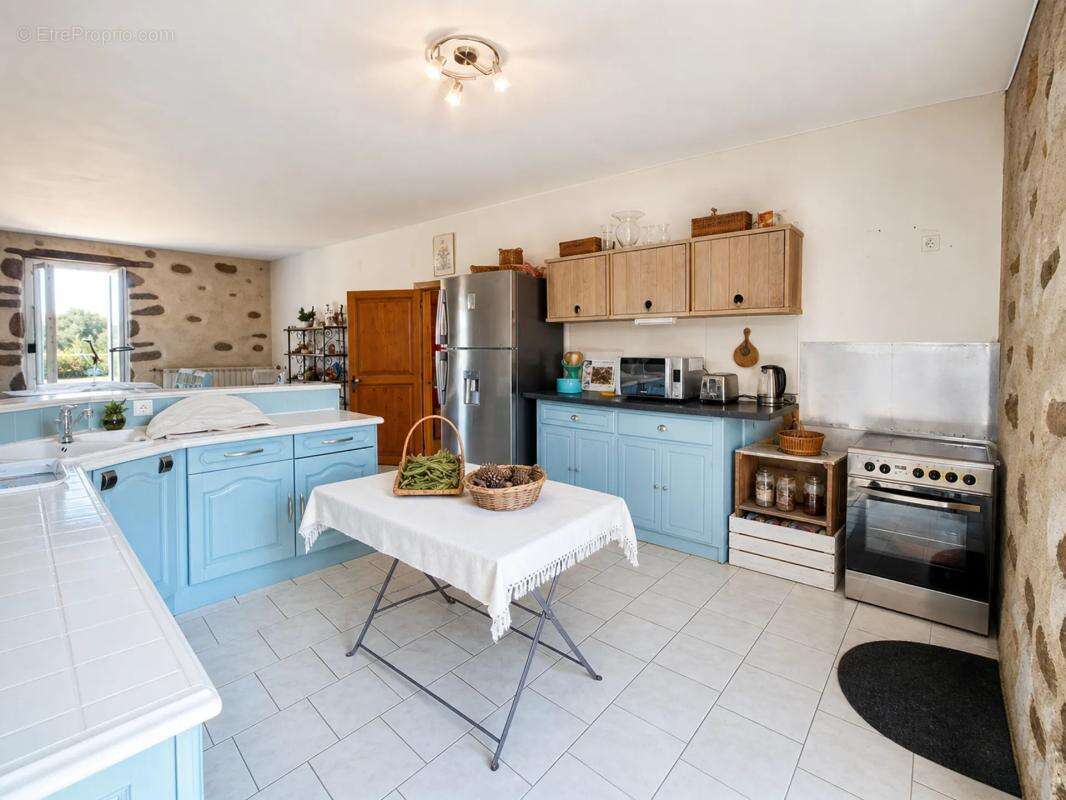 Maison avec dépendance sur 6000m2 de terrain - photo 6
