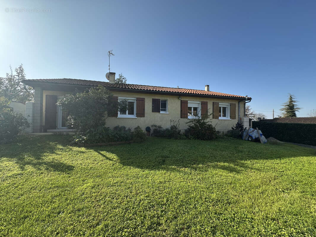 Maison à LA ROCHE-CHALAIS