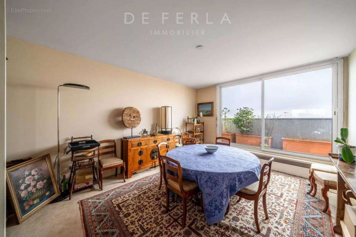 Appartement à PARIS-14E