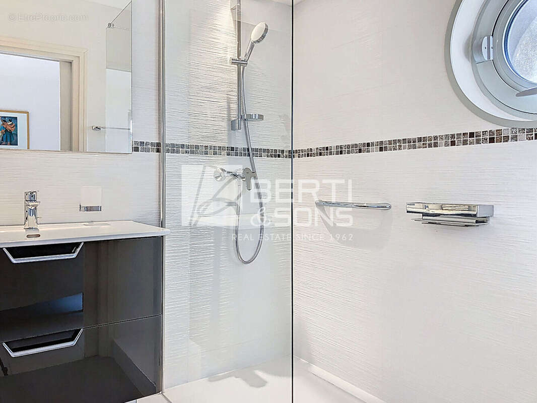 Appartement à MANDELIEU-LA-NAPOULE