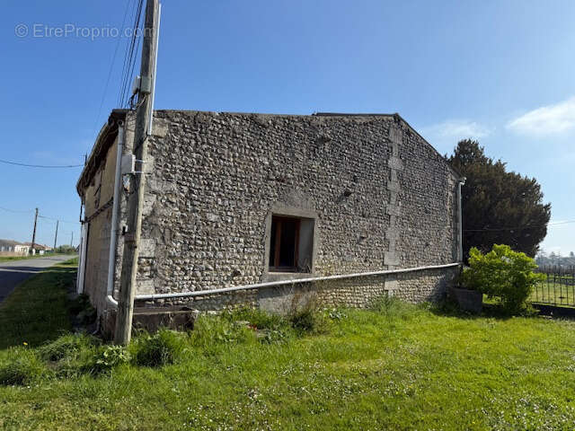 Maison à SAINT-THOMAS-DE-CONAC