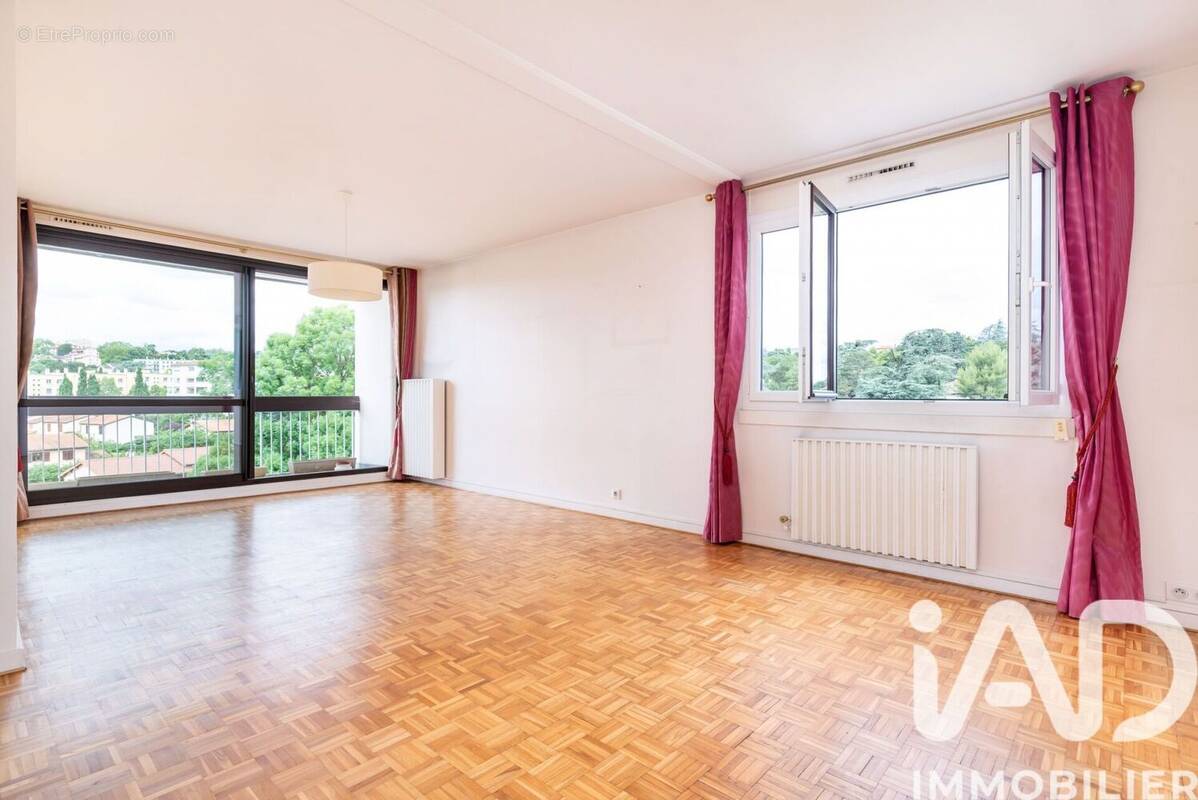 Photo 1 - Appartement à SAINT-GENIS-LAVAL