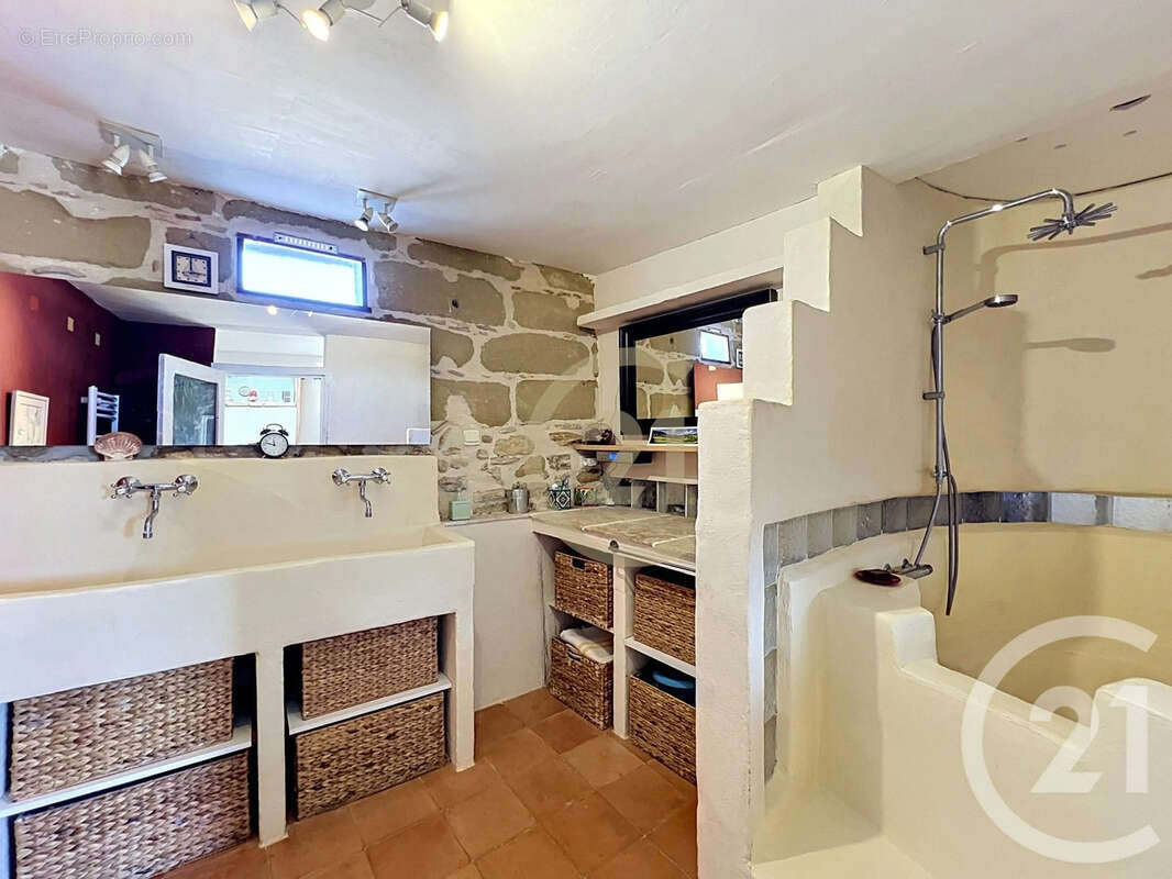 Maison à SAINT-QUENTIN-LA-POTERIE