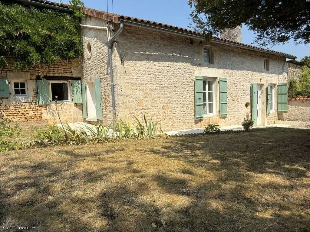 Maison à VILLEFAGNAN