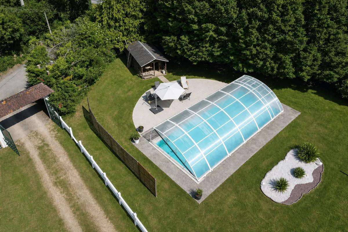 Maison de 8 pièces de 258 m² à Château-Gontier - photo 2