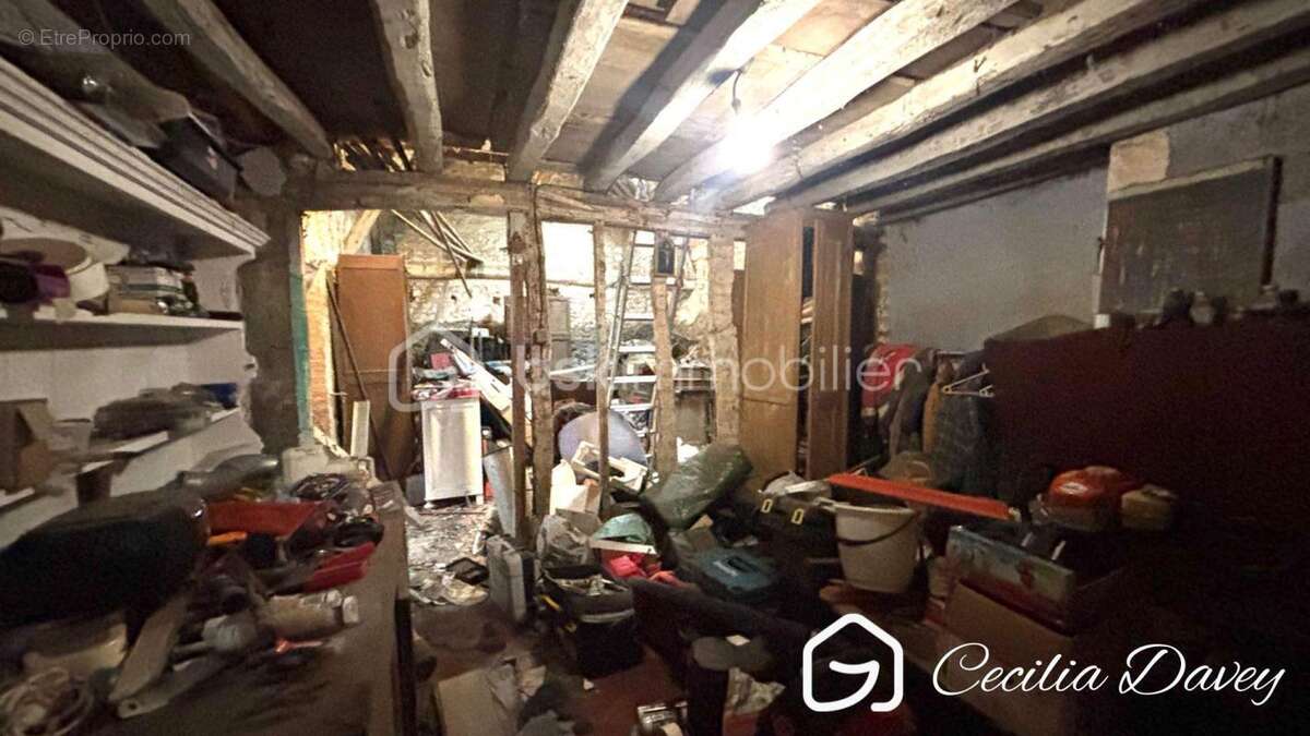 Maison à VILLENEUVE-L&#039;ARCHEVEQUE