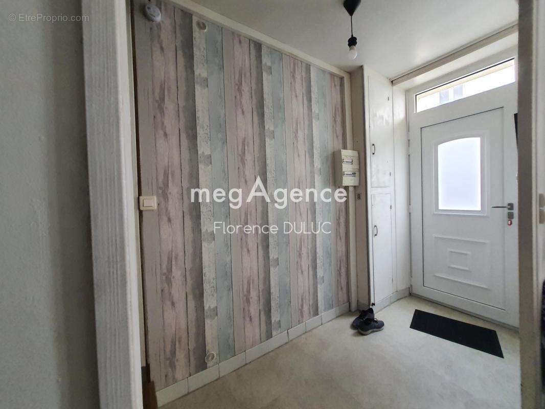 Maison à SAINT-JEAN-D'ANGELY