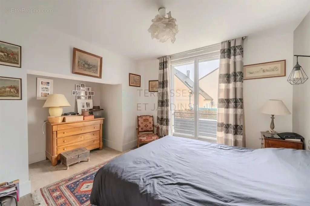 Maison à L'HAY-LES-ROSES