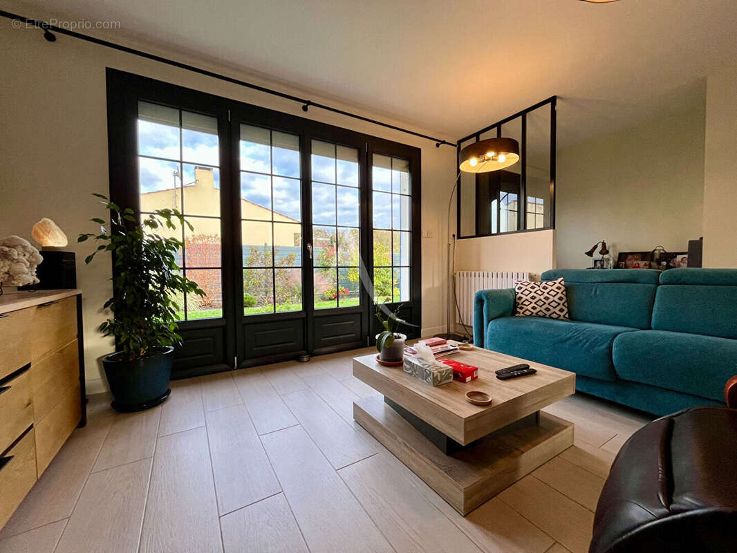 Maison à COMMEQUIERS