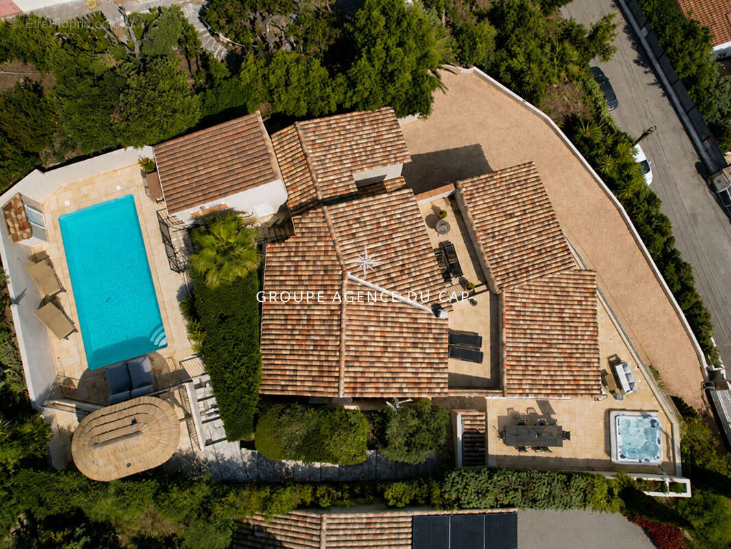 Maison à LES ISSAMBRES