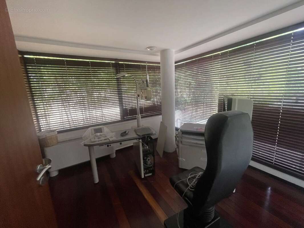 Cannes californie 320 m2 murs libres atypique local commercial ou professionnel 320 m2 prestigieux à cannes-quartier californie - photo 25