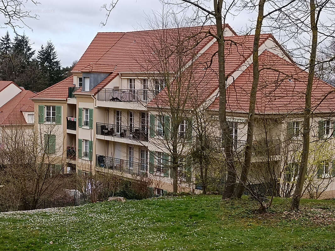Appartement à FONTENAY-LE-FLEURY