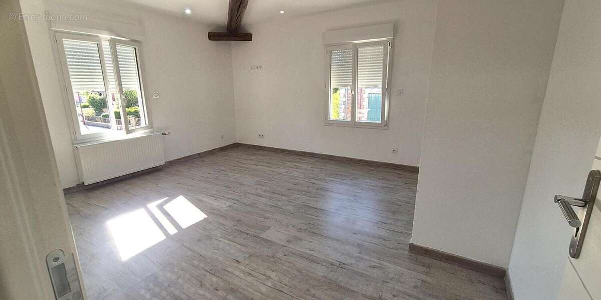 Belle Demeure Contemporaine ou Maison de Caractère en Pierre de 181m² entièrement rénovée avec sa vaste Cour, Terrasse et Terrai - photo 14