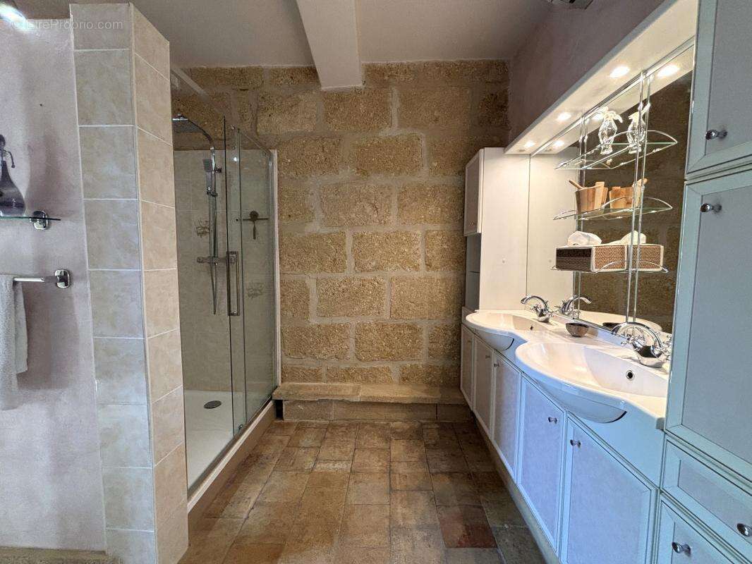 Maison 280 m² à Sernhac  - photo 11