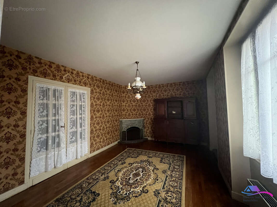 SALON - Maison à CHATEAUMEILLANT