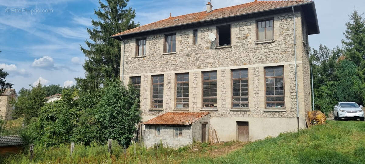 SOUS COMPROMIS Saint Pal de Mons 43620 Idéal artisan ou investisseur possibilité découpe 4 logements plus 1000m² de terrain cons - photo 12