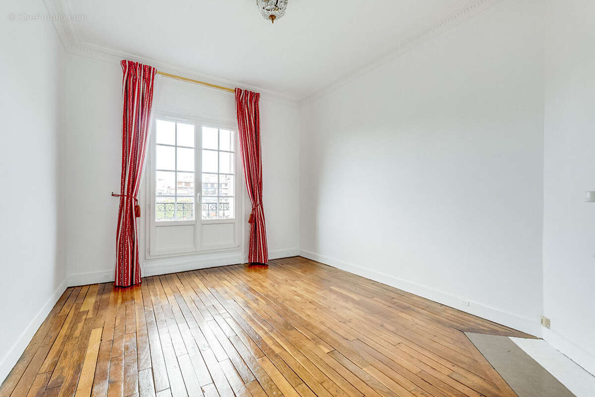 Appartement à PARIS-14E