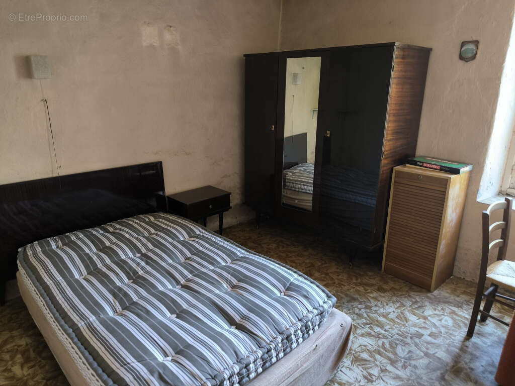 Maison à MONTREUILLON