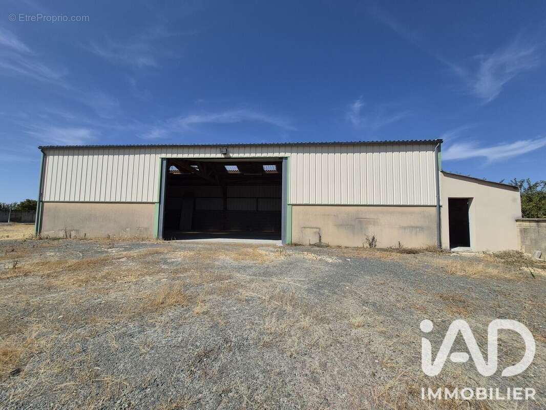 Maison 1 m² à Saint-Leger-De-Montbrun  - photo 2