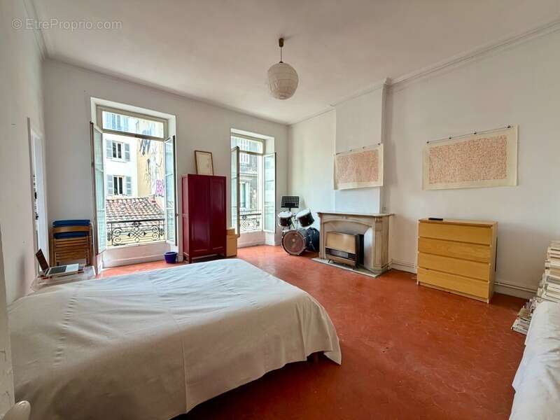 Appartement à MARSEILLE-1E