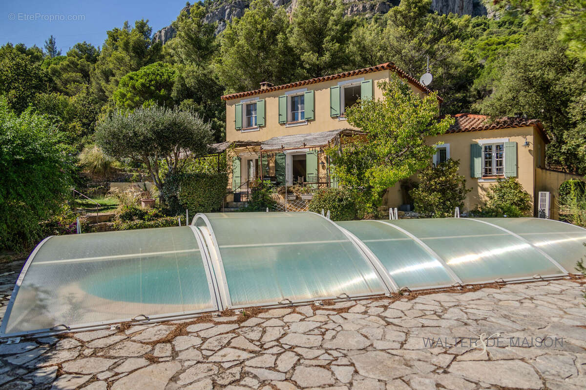 Maison à LE REVEST-LES-EAUX