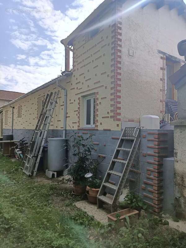 Maison à MAURECOURT