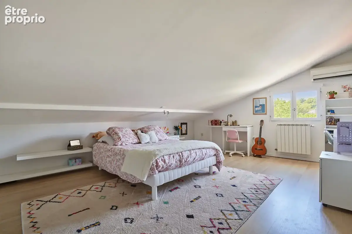 EXCLUSIVITÉ ERA CAZAN - Maison provençale avec vue dégagée, piscine et double garage à Vernègues - photo 14
