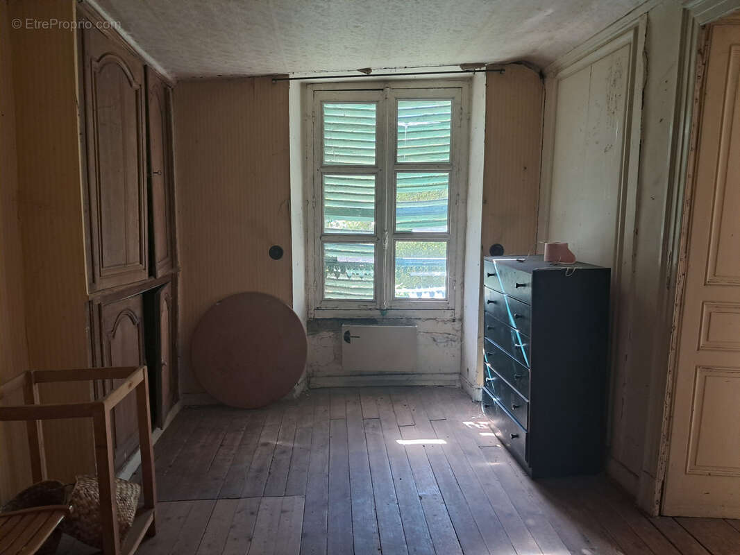 Maison à LA QUEUE-LES-YVELINES