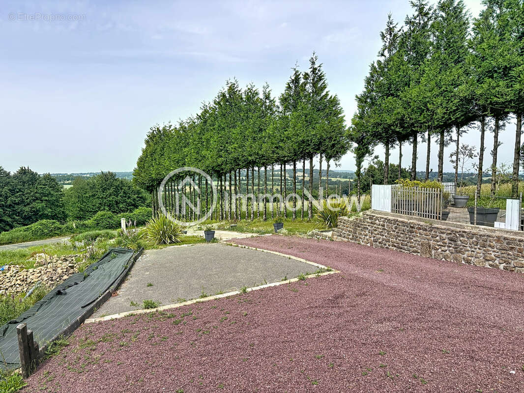 Rare a la vente, maison 230 m2  avec 5 chambres sur un beau terrain de 1700 m2 avec sa vue exceptionnelle - photo 3