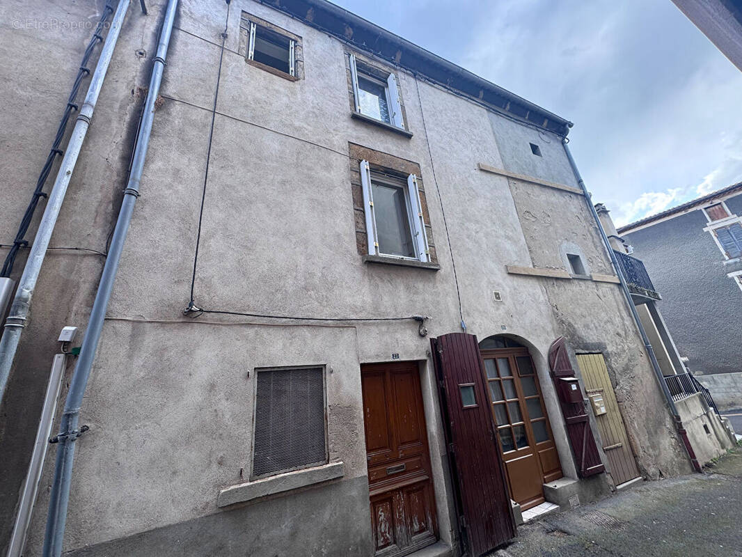 Maison à LES MARTRES-DE-VEYRE