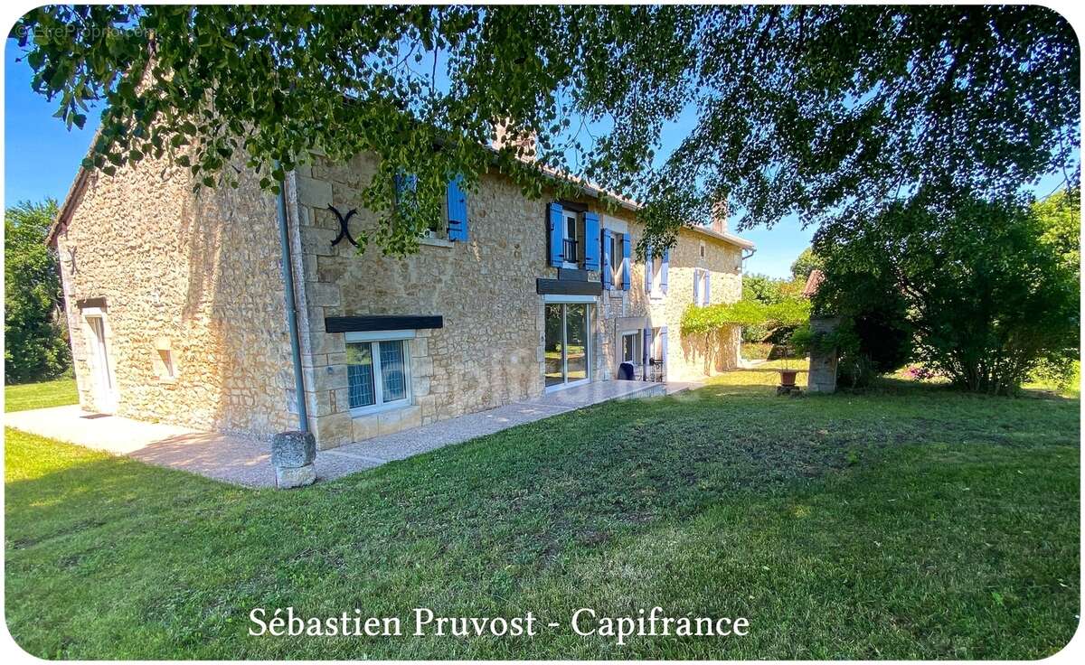 Champagnac de Belair (24), Dordogne, Maison en pierre à vendre, 211 m², 6 Pièces, Terrain 4 332 m², 5 chambres, Gîte, Atelier - photo 2