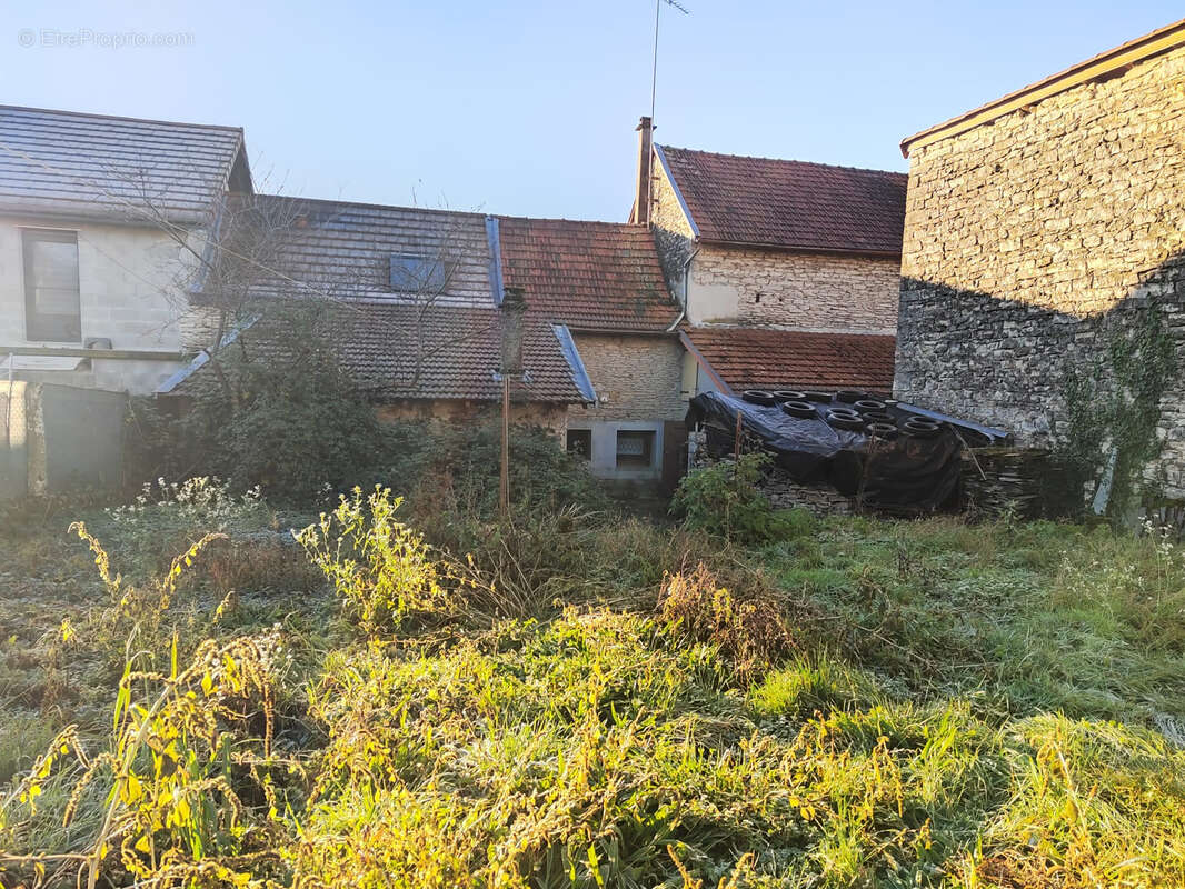 Maison à PORCIEU-AMBLAGNIEU