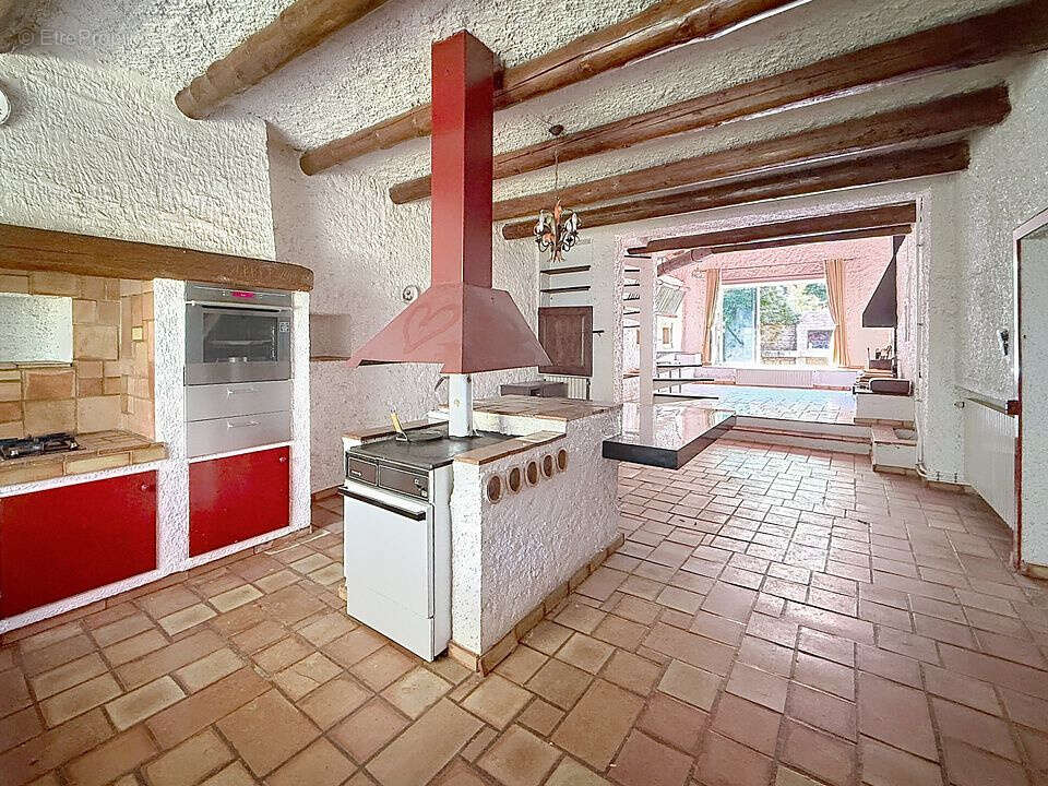 KANFEN - Demeure en pierre de taille de 266,73 m2 habitables Terrain de 1 834 m2  Dépendances   430000,- € - photo 3