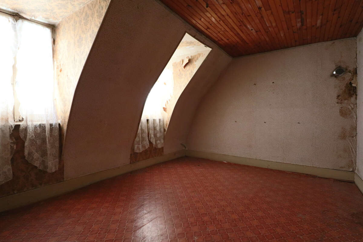 Maison à SAINT-SAUVES-D&#039;AUVERGNE