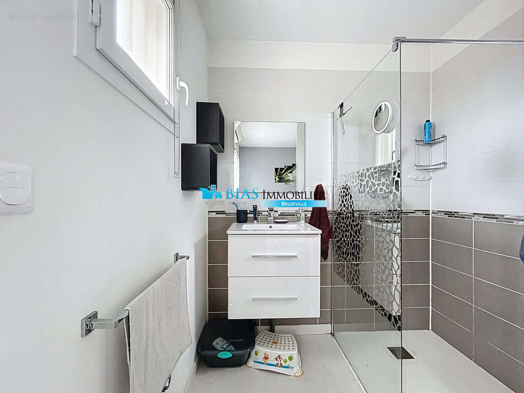 Maison à FIQUEFLEUR-EQUAINVILLE