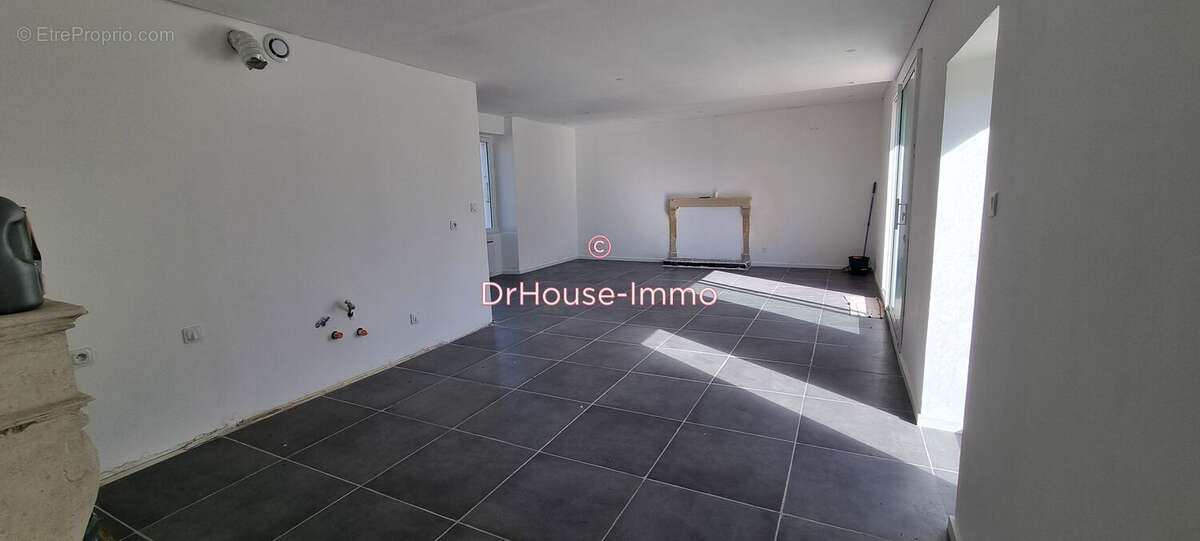 Maison 150 m² à Saint-Denis-Du-Payre  - photo 5