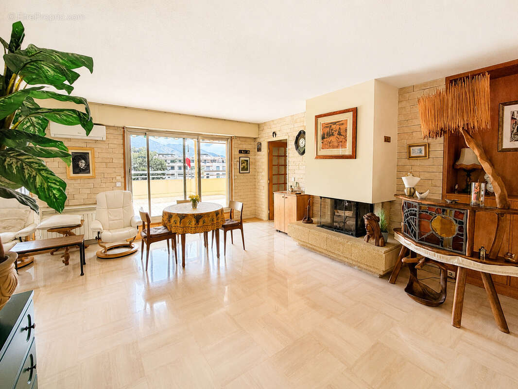 Appartement à ROQUEBRUNE-CAP-MARTIN
