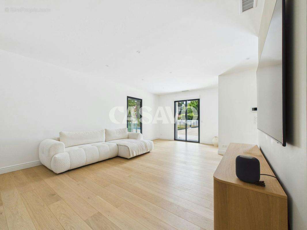 Vente Maison 5 pièces de 152m² - 33850 Léognan - photo 6
