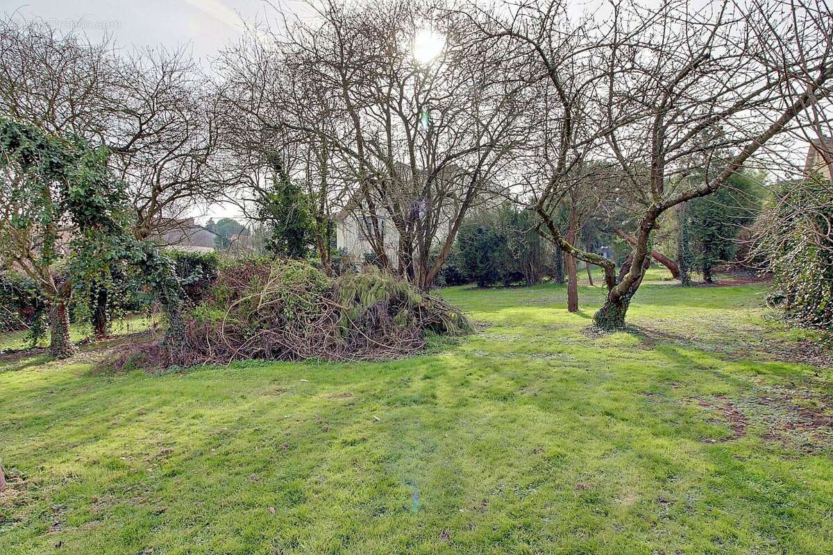 Terrain à CHAMBOURCY