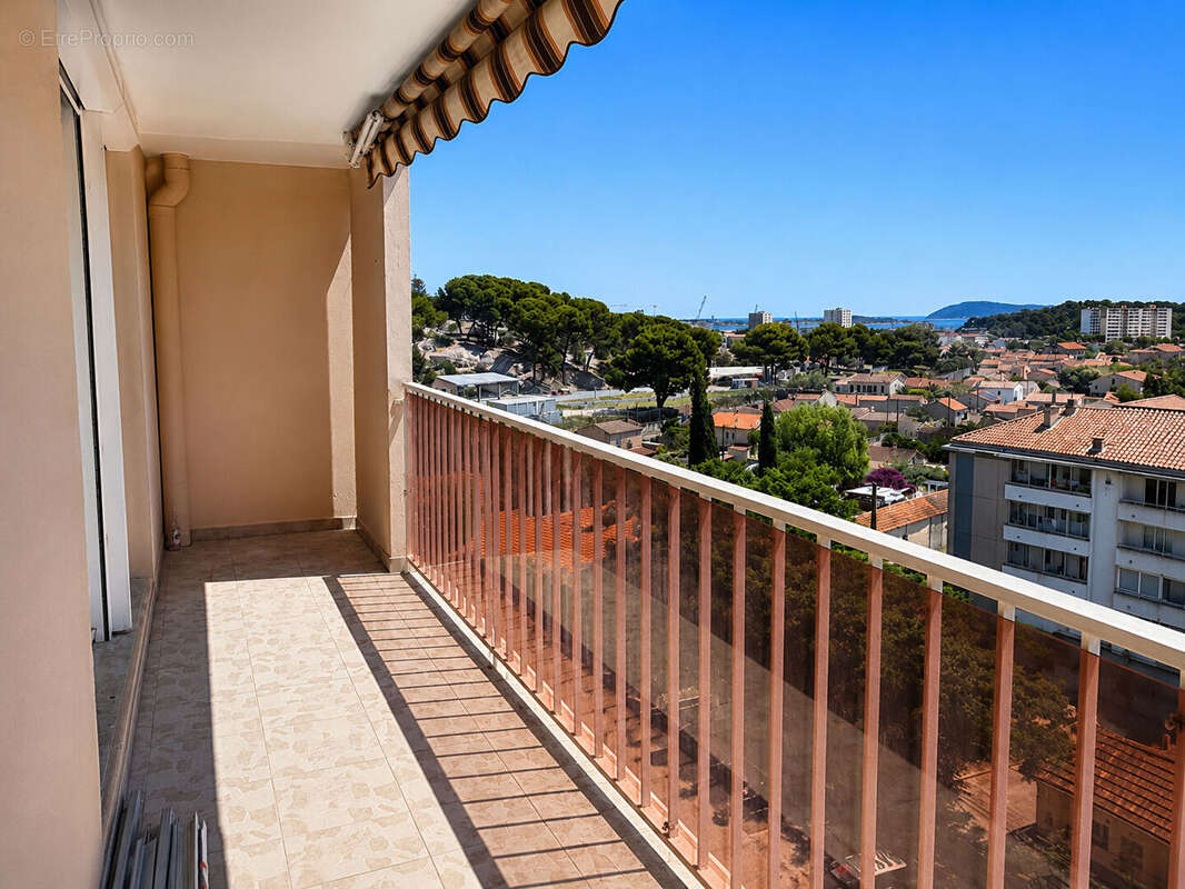 Appartement Toulon Ouest 4 pièce(s) 74 m2 avec balcon, cellier et parking collectif . - photo 2
